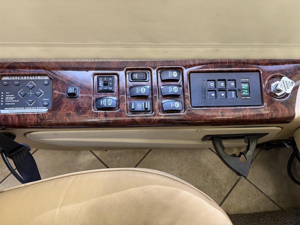 2011 Freightliner Xc Raised Rail Rear Engine Motor Home Chassis - $89,000